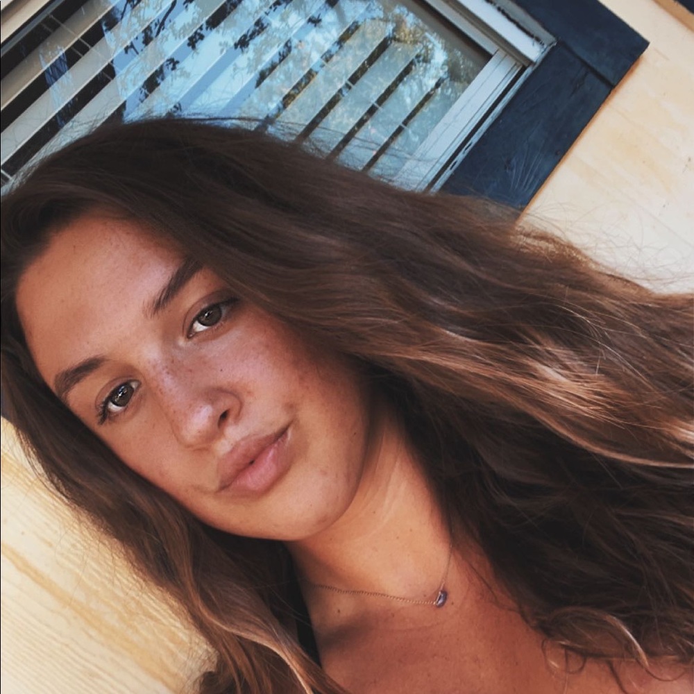 Meet your Posher, Holly